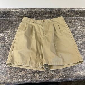 L.L. Bean Men's Beige Cotton Pleated Front Chino Shorts Size 33 Casual